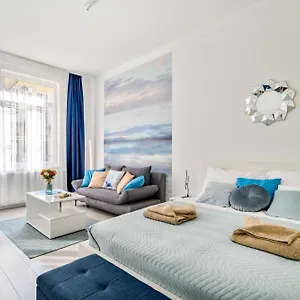 Oasis 2 Bd Apartment Budapest